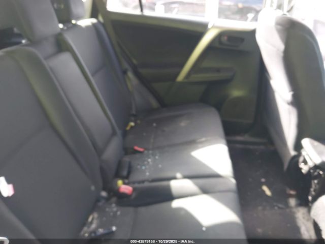 Toyota RAV4 Le Image 13