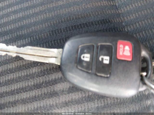 Toyota RAV4 Le Image 3