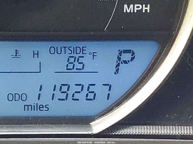 Toyota RAV4 Le Image 8