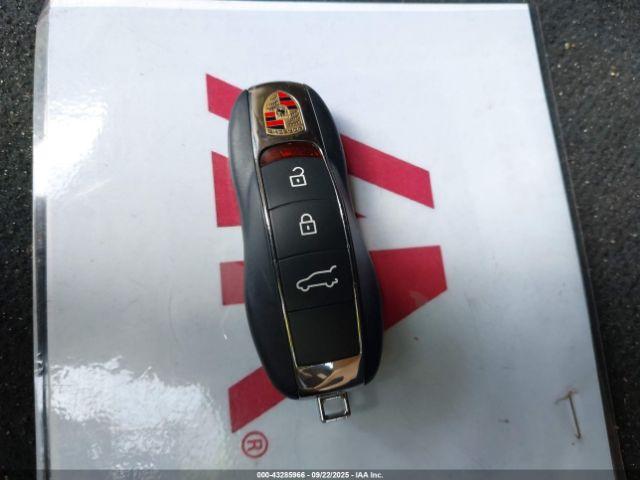 Porsche Macan S Image 15