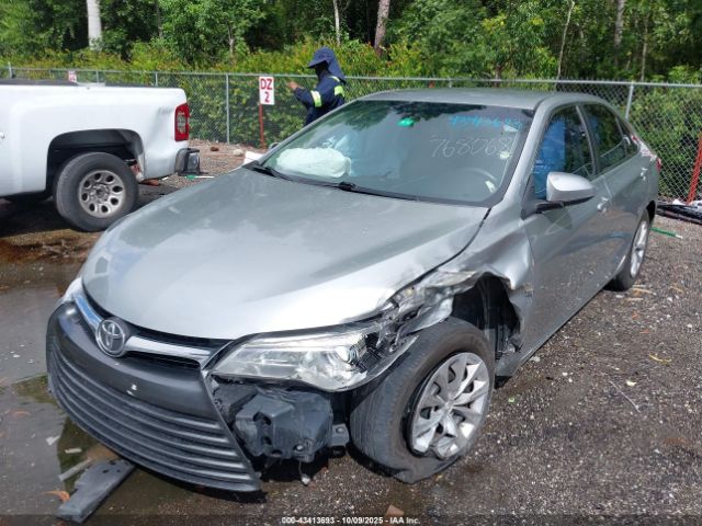 Toyota Camry Le Image 12
