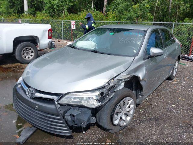 Toyota Camry Le Image 12