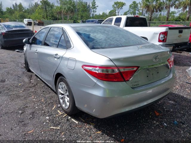 Toyota Camry Le Image 5