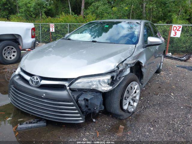 Toyota Camry Le Image 3