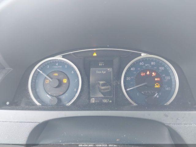 Toyota Camry Le Image 2