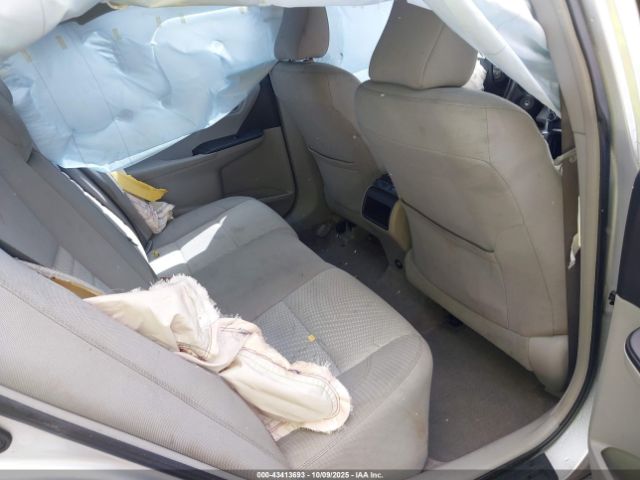 Toyota Camry Le Image 4