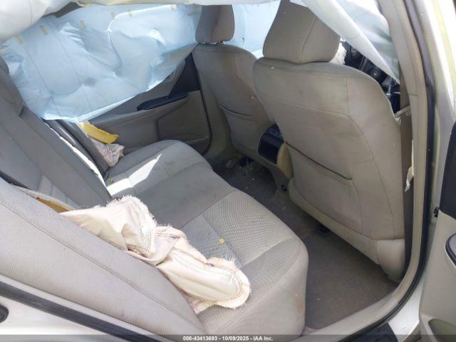 Toyota Camry Le Image 4