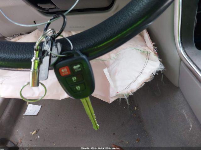 Toyota Camry Le Image 11