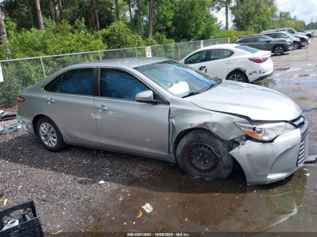 Toyota Camry Le Image 14