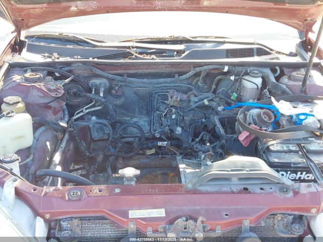 Toyota Camry Le Image 2