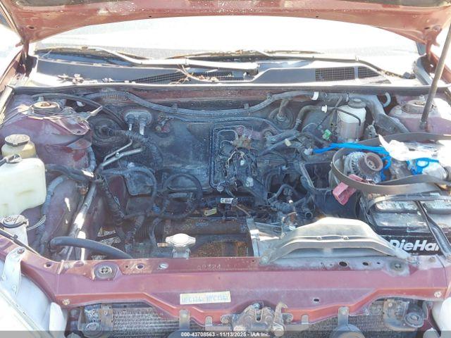 Toyota Camry Le Image 2