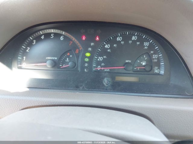 Toyota Camry Le Image 5