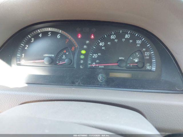 Toyota Camry Le Image 5