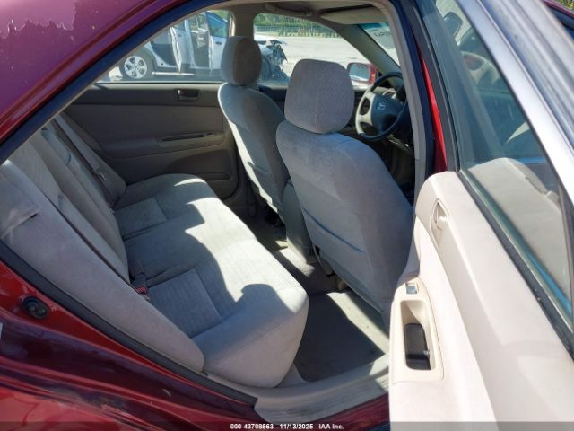 Toyota Camry Le Image 9