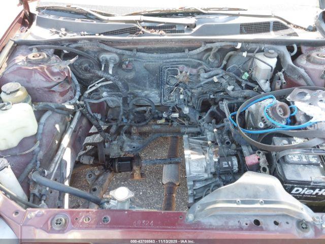 Toyota Camry Le Image 8