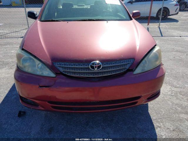 Toyota Camry Le Image 3