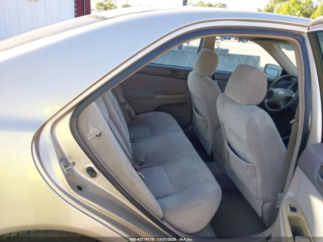 Toyota Camry Image 11