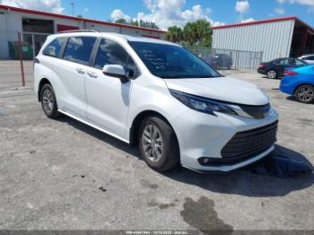  Salvage Toyota Sienna