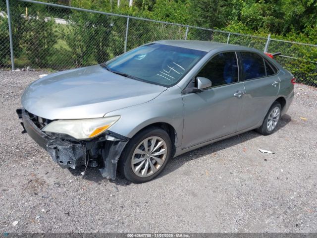 Toyota Camry Le Image 6