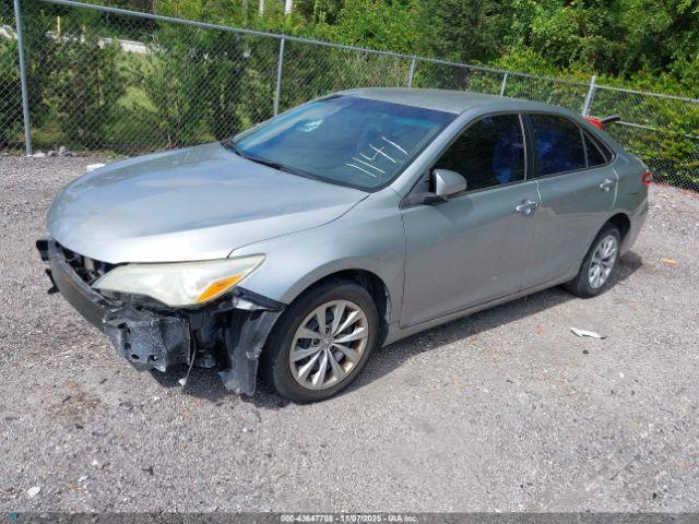 Toyota Camry Le Image 6