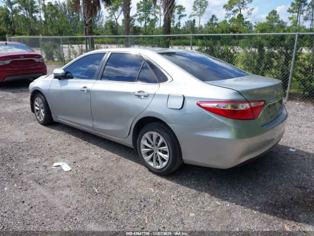 Toyota Camry Le Image 7