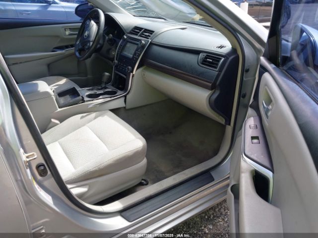 Toyota Camry Le Image 4