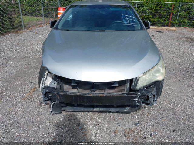 Toyota Camry Le Image 12