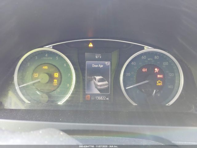 Toyota Camry Le Image 8