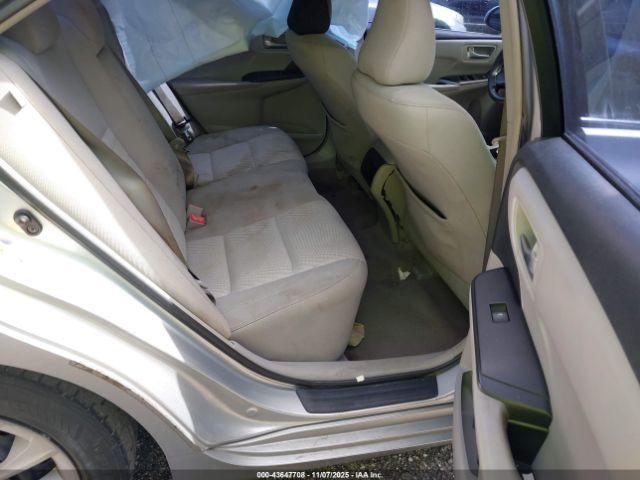 Toyota Camry Le Image 9