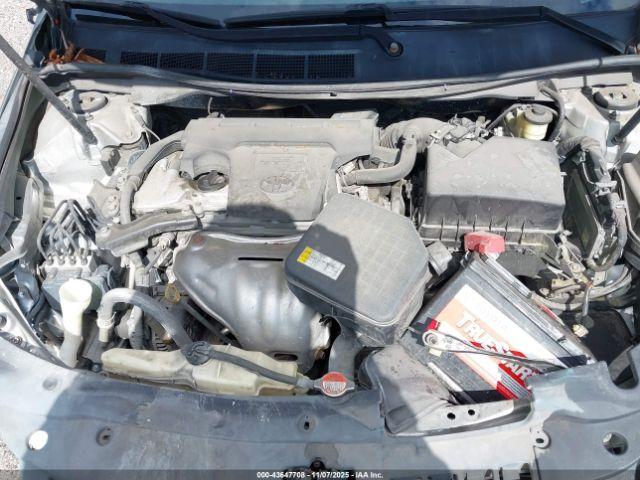 Toyota Camry Le Image 10