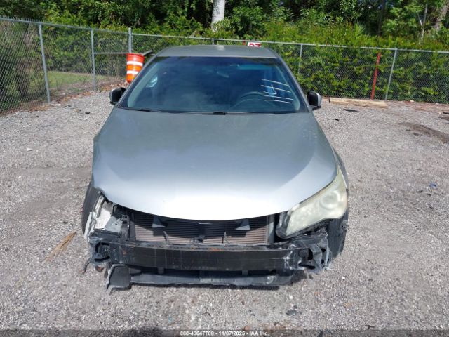 Toyota Camry Le Image 3