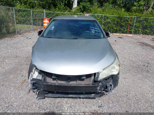 Toyota Camry Le Image 3