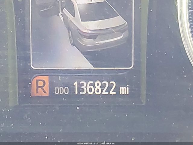 Toyota Camry Le Image 13