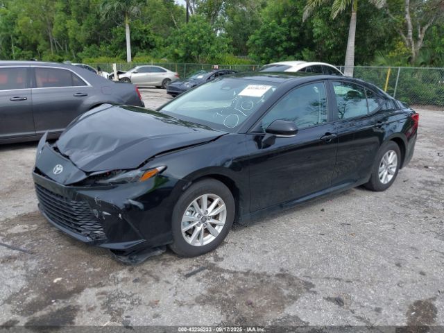 Toyota Camry Le Image 4