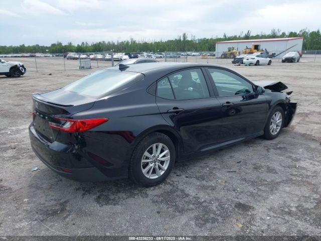 Toyota Camry Le Image 3