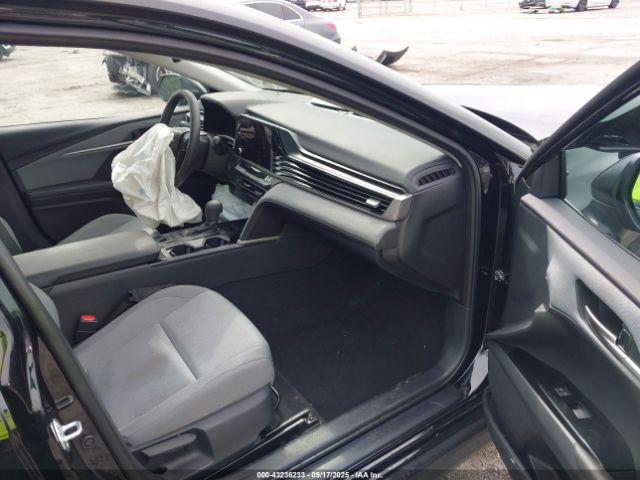 Toyota Camry Le Image 6