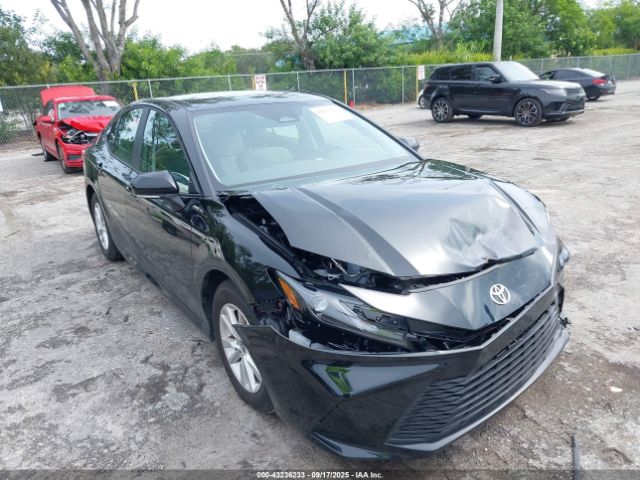 Toyota Camry Le Image 5