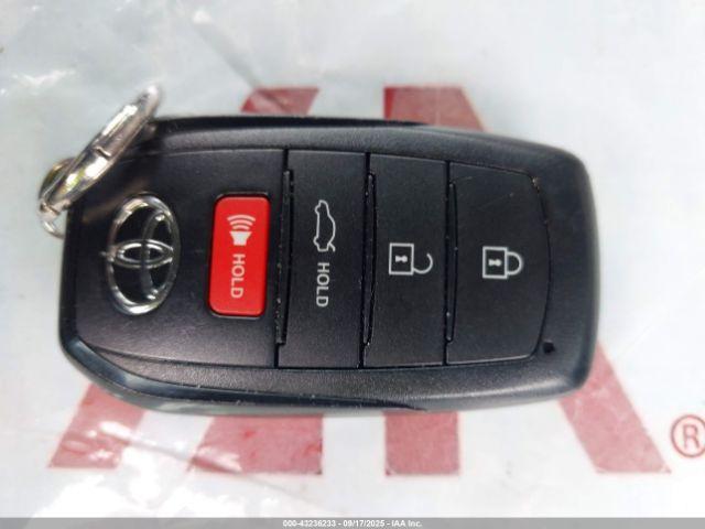 Toyota Camry Le Image 16