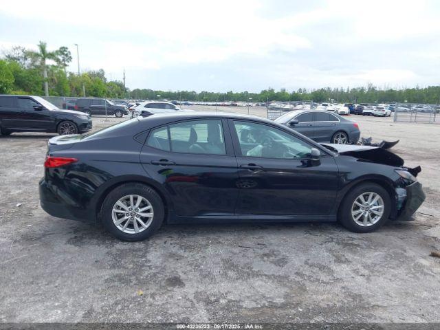 Toyota Camry Le Image 15