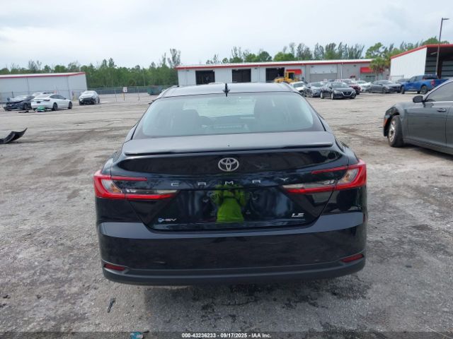 Toyota Camry Le Image 12