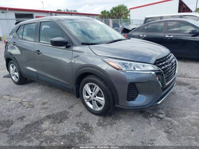  Salvage Nissan Kicks