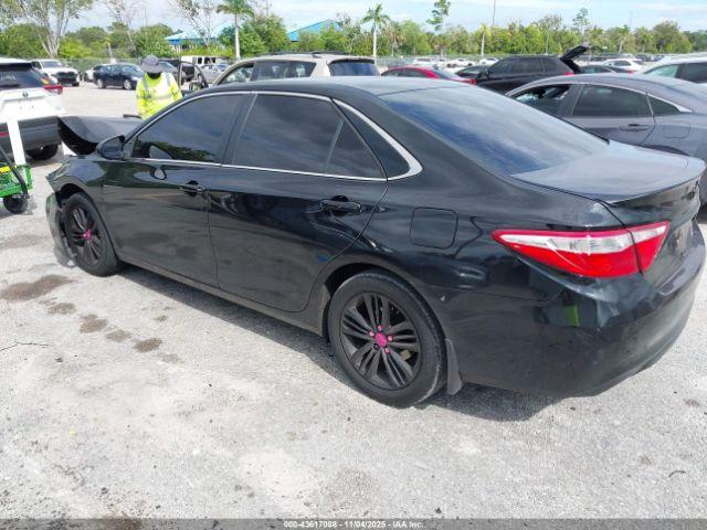 Toyota Camry Se Image 12