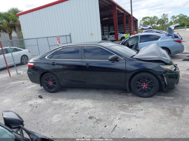 Toyota Camry Se Image 10