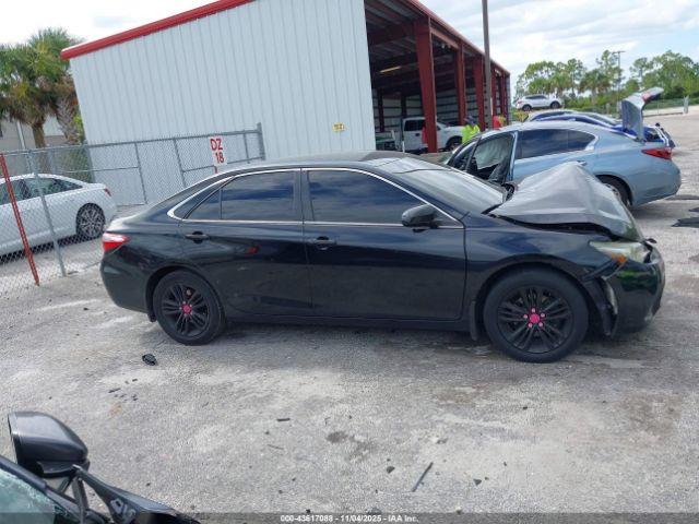 Toyota Camry Se Image 10