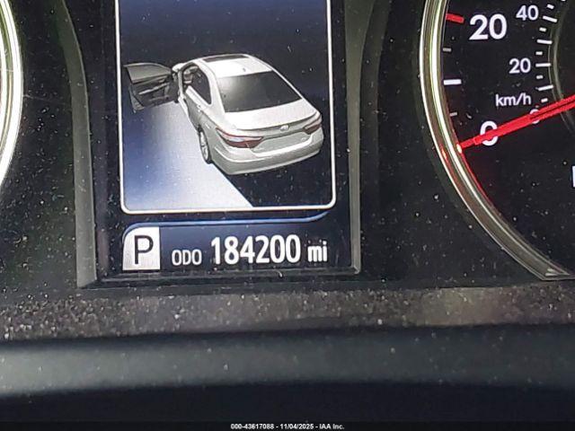 Toyota Camry Se Image 7