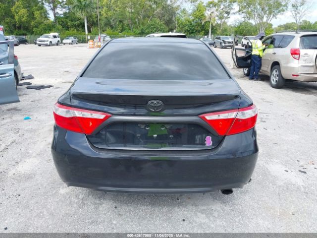 Toyota Camry Se Image 9