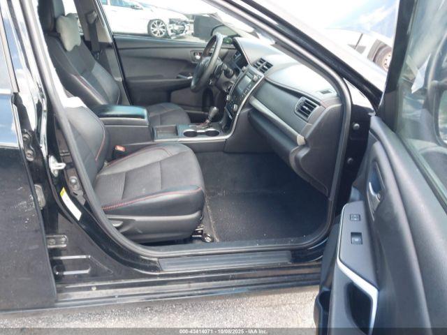 Toyota Camry Se Image 7