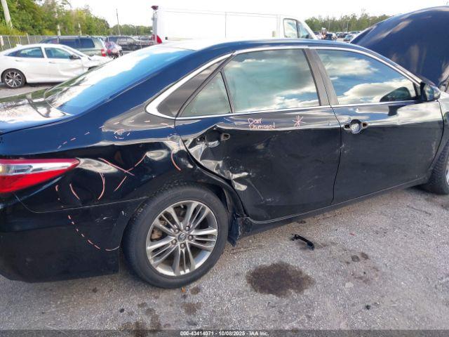 Toyota Camry Se Image 2