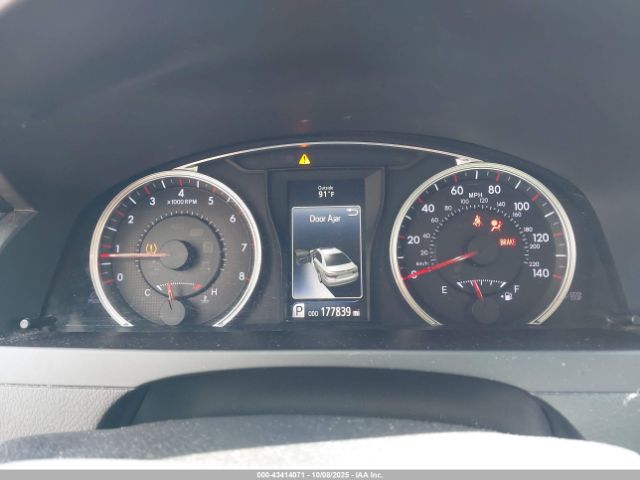 Toyota Camry Se Image 8