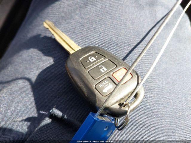 Toyota Camry Se Image 10